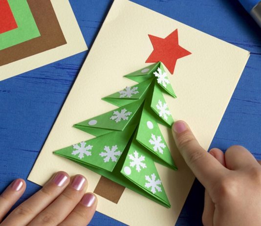 Weihnachtskarten basteln mit Kindern kann ganz einfach sein