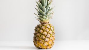 Wehen fördern: Zu den Tipps gehört es, frische Ananas zu essen