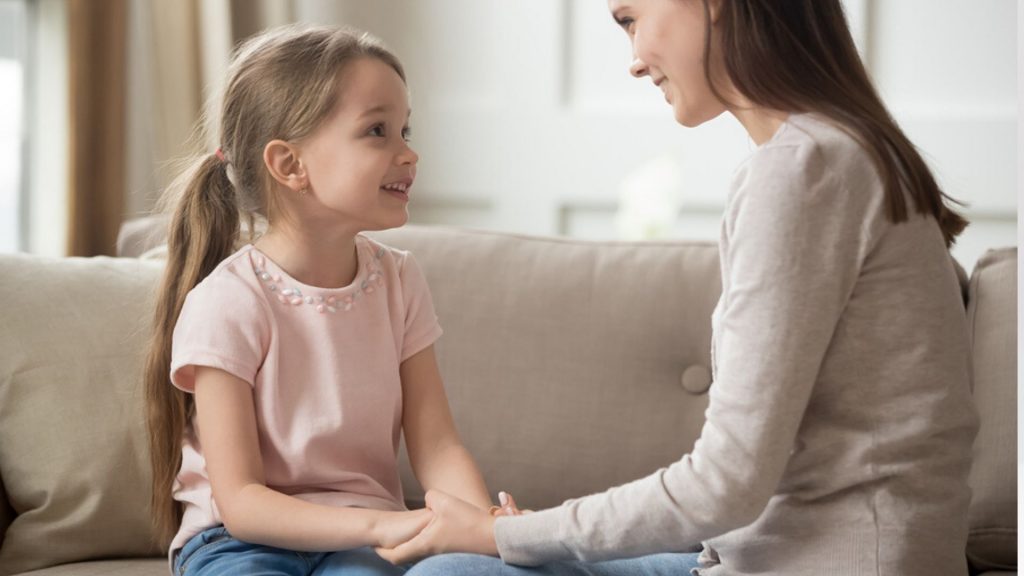 Diese Fragen bringen Eltern und Kinder ins Gespräch