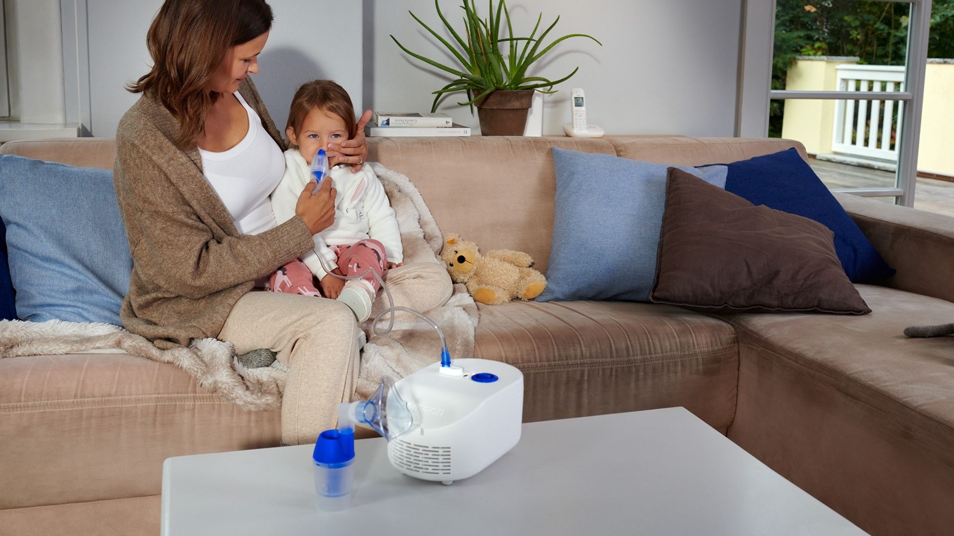 Nasendusche beim Kind - mit dem C102 Total von OMRON kinderleicht