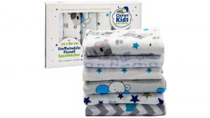 Moltontücher gibt es schlicht in weiß oder mit bunten Babymotiven