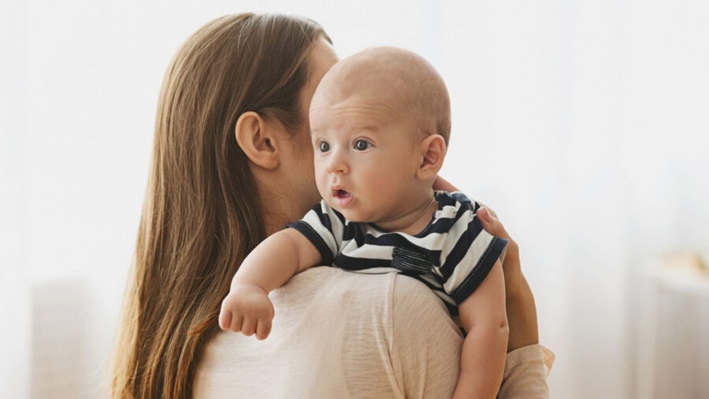 Schluckauf beim Baby: Diese Tipps helfen!