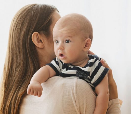 Schluckauf beim Baby ist kein Grund zur Sorge.