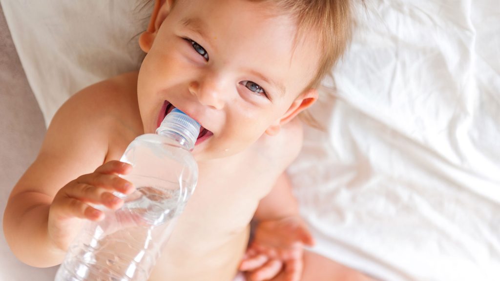 Babywasser: Sinnvoll oder totaler Quatsch?