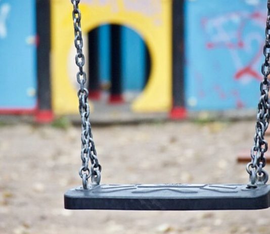 Darf ich trotz des Coronavirus mit meinem Kind auf den Spielplatz? Wir haben die Antwort