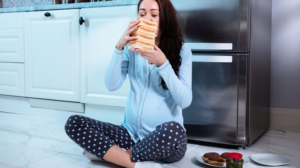 Heißhunger in der Schwangerschaft: Ursachen und Hilfe