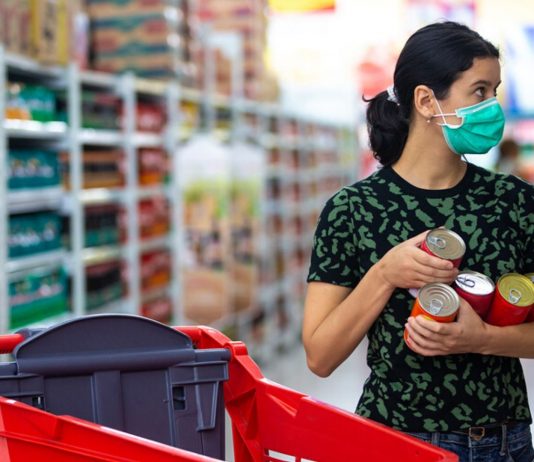 In Österreich soll die Maskenpflicht im Supermarkt noch diese Woche eingeführt werden.