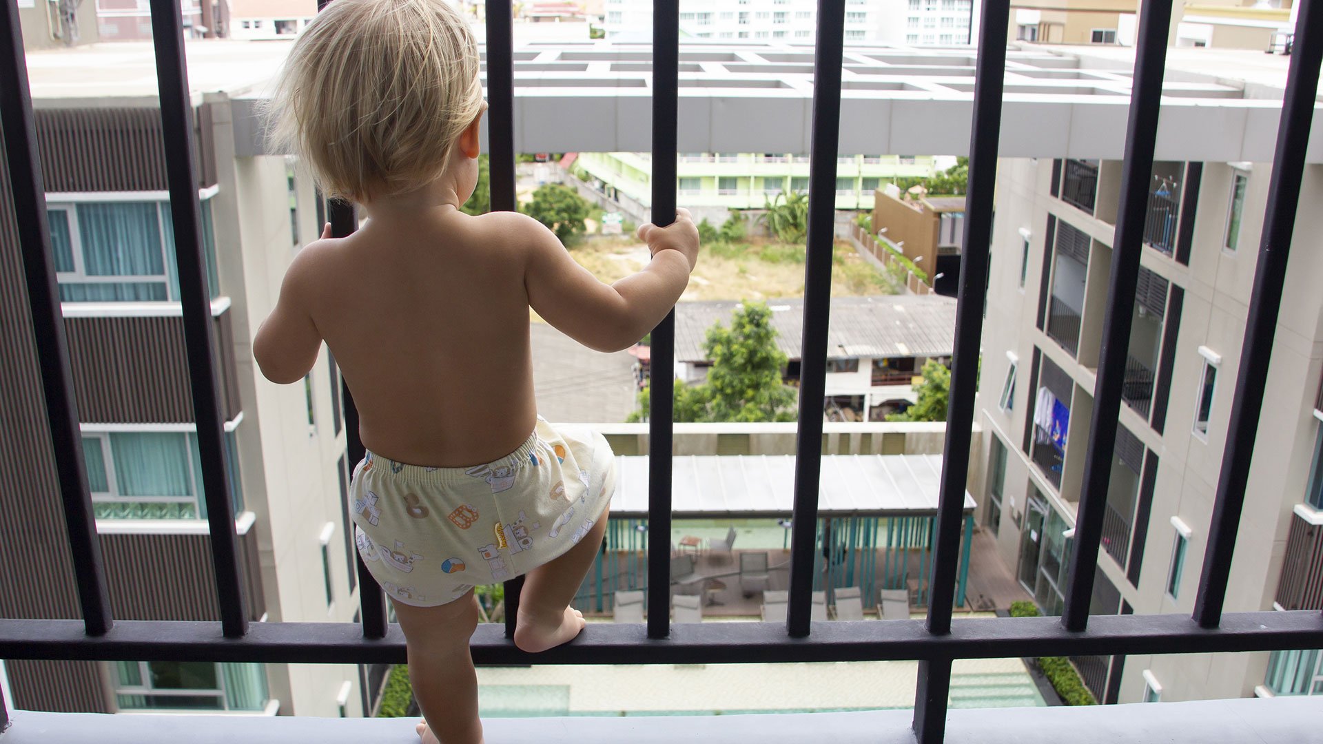 Balkon kindersicher machen: So funktioniert's!