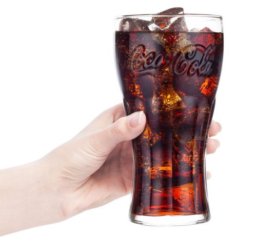 Cola in der Schwangerschaft? Mal ein Glas genießen, ist völlig ok!