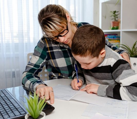 Homeschooling stellt viele Eltern vor eine Herausforderung. Unser Experte gibt Tipps, wie es besser klappt.