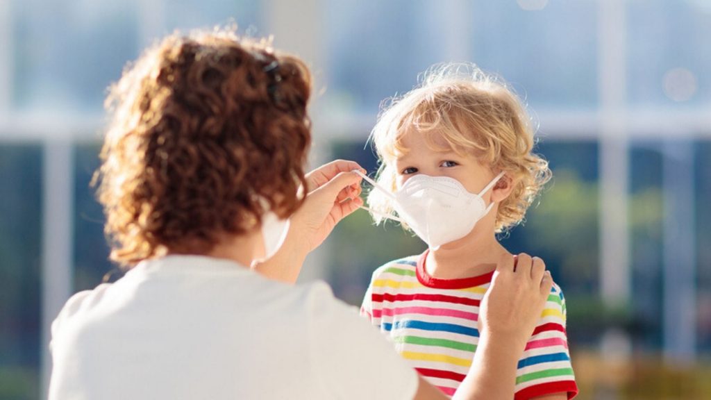 Maskenpflicht Kinder: Ab diesem Alter gilt sie!