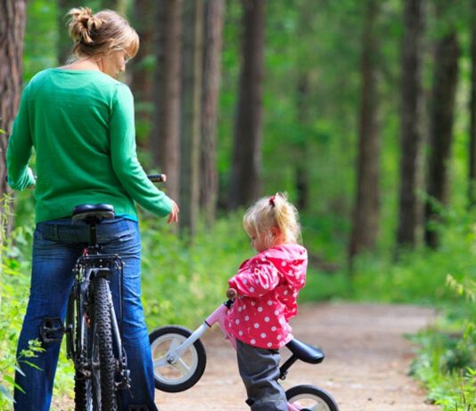 Social Distancing im Wald. Schön! Aber an sich müsste Mama jetzt arbeiten...