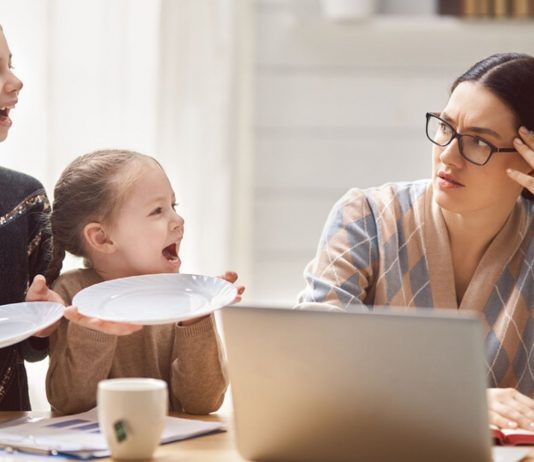 Mit oder ohne Corona: Warum bleibt eigentlich alles an uns Mamas hängen?