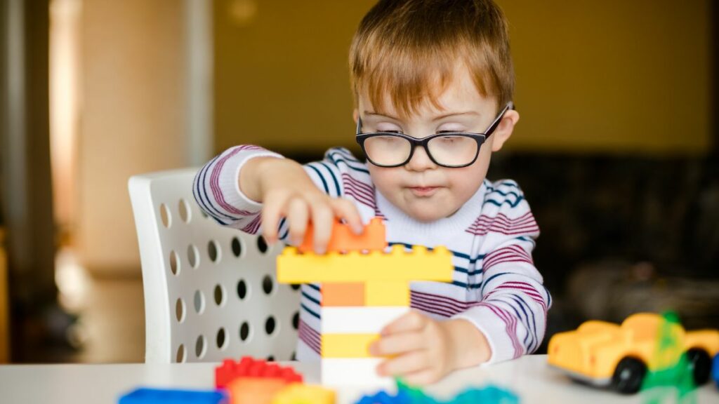 Zu anstrengend? YouTuberin gibt autistischen Adoptivsohn ab