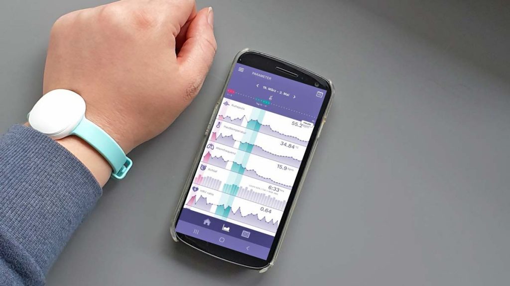 Einfach nach dem Aufstehen das Ava Armband mit der App synchronisieren. Geht in Sekundenschnelle!
