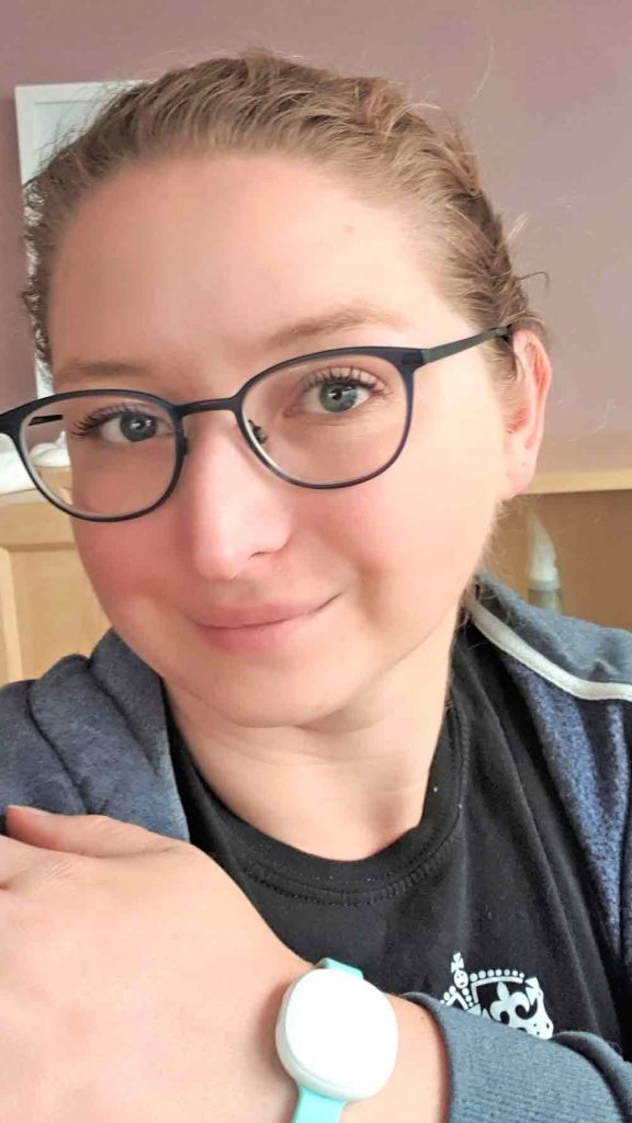 Jasmin hat das Ava Armband getestet und findet es super.