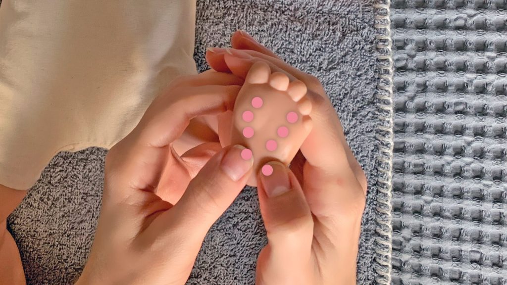 Babymassage Anleitung: Fuß-Massage mögen auch schon die Kleinsten.
