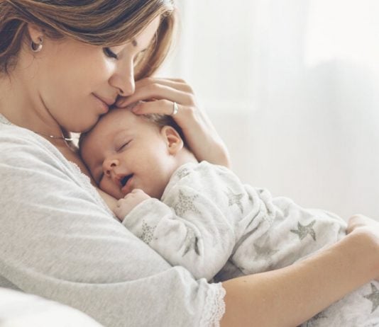 Eine Mama aus Irland veröffentlicht ein emotionales Gedicht, dass vielen Neu-Mamas in Zeiten von Corona aus der Seele spricht.