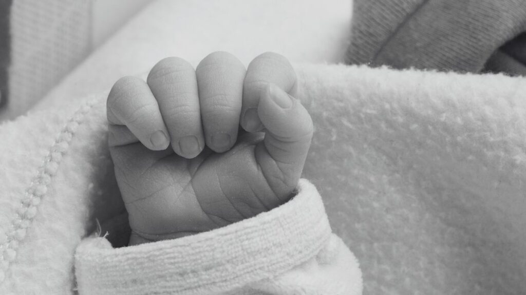 Sohn stirbt bei Geburt: „Ich sehe dich in Liedern, im Himmel, im Meer…“