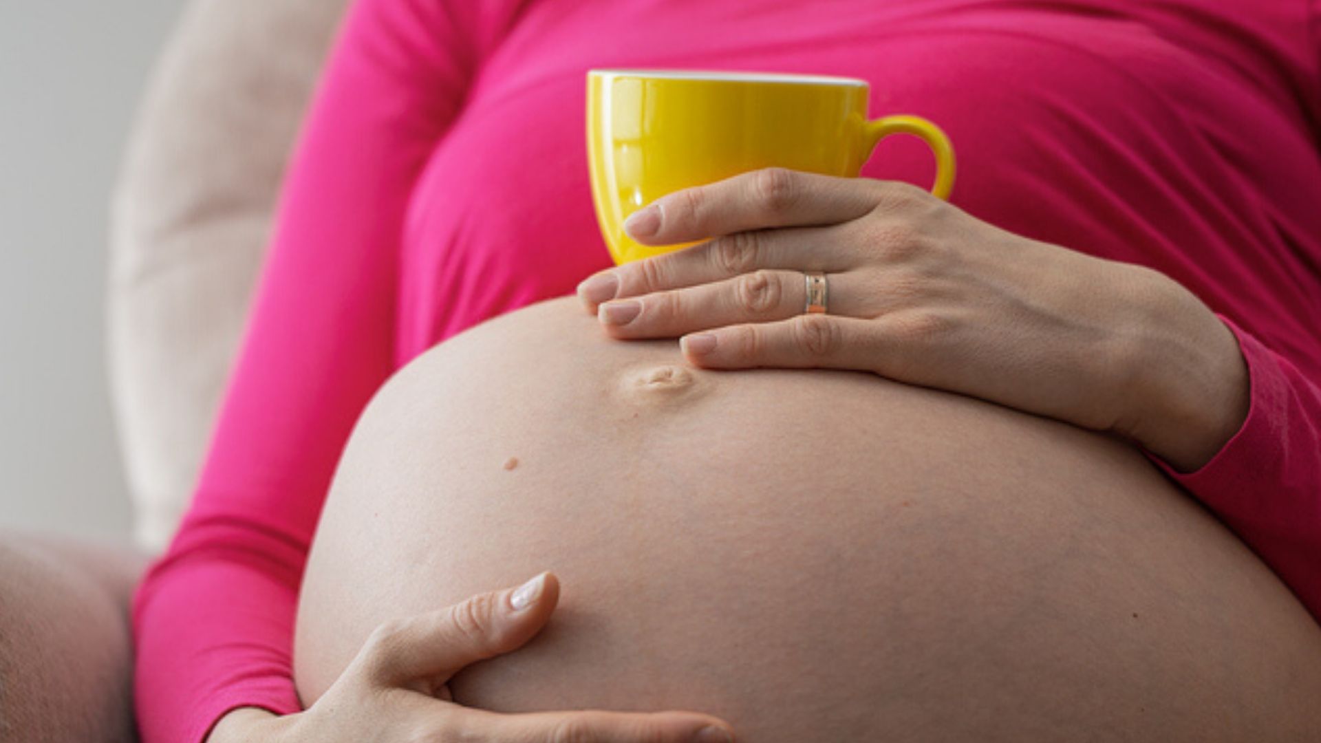 Milchbildungstee kann deinem Körper helfen, die Milchproduktion anzukurbeln.