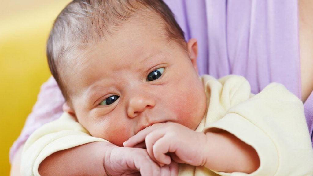 Schielen beim Baby: Normal oder ab zum Arzt?