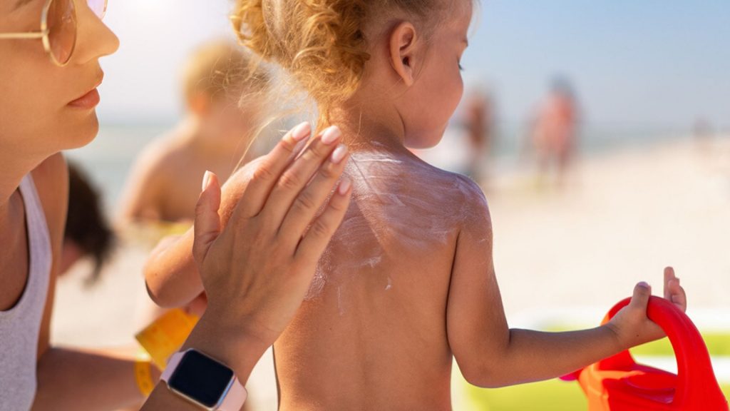 Ökotest checkt Sonnencreme für Kinder: Der große Test