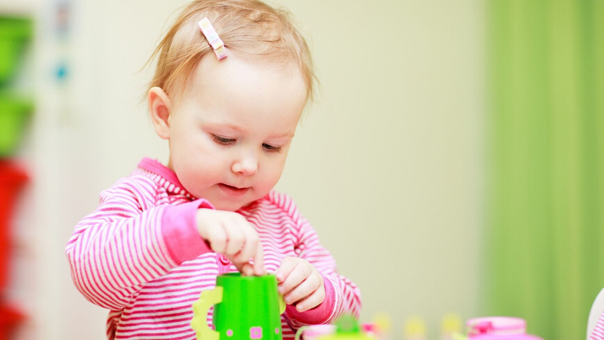 Wie Kinder lernen, alleine zu spielen & warum das gut tut Echte Mamas Wie Kinder lernen, alleine zu spielen & warum das gut tut Echte Mamas