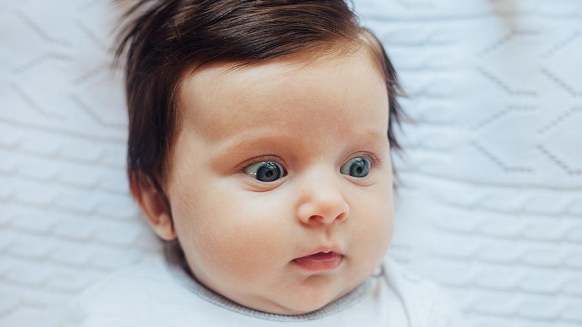 Baby braune rote haare augen Haar