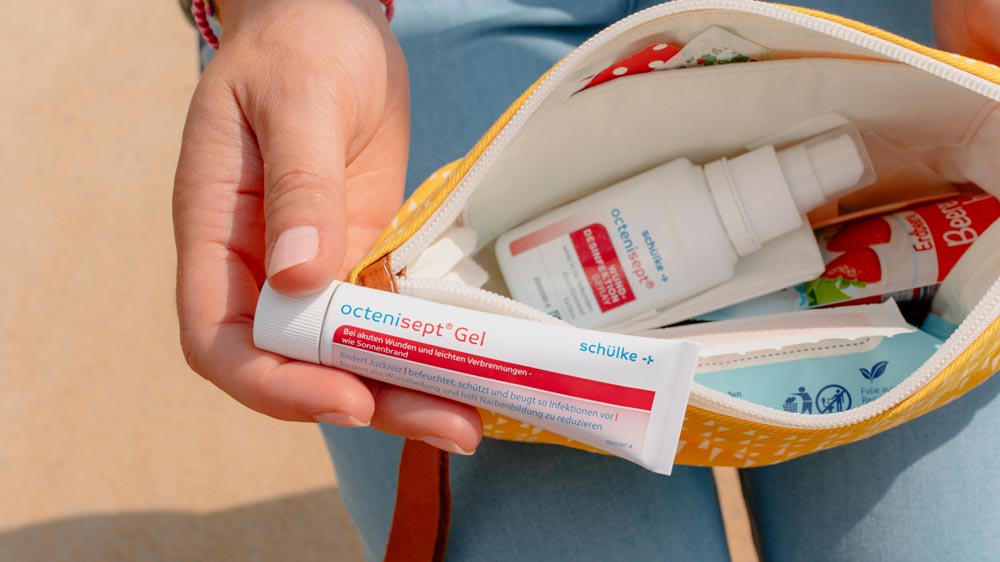 Immer dabei für die kleinen Unwägbarkeiten des Alltags: Octenisept Gel und Spray.