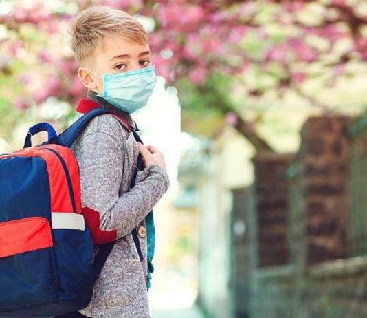 Einige Ärzte stellen scheinbar Atteste für Maskengegner aus.