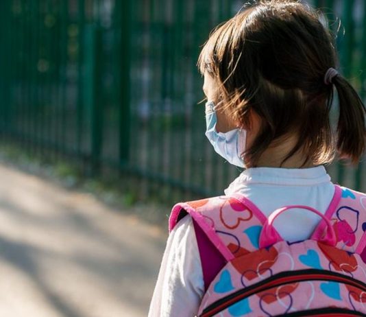 Die Maskenpflicht im Unterricht ist für die Kinder in NRW eine Herausforderung.