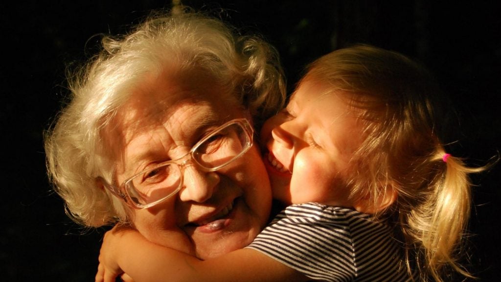 „Bei Oma darf ich das aber!“ Umfrage zeigt: Erziehung ist ein Konflikt der Generationen