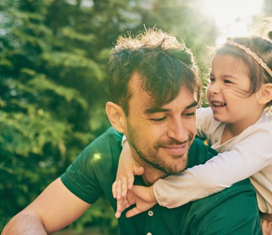 „Papa“ oder „Mama“? Völlig egal, findet unser Echter Papa Daniel.