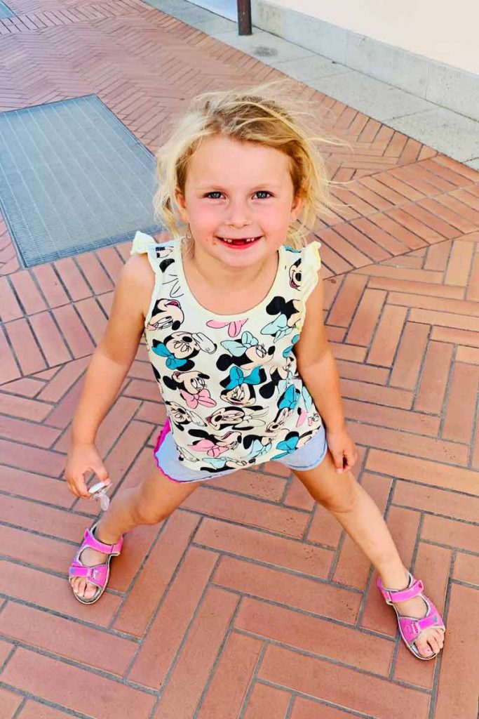 Sophie ist heute eine fröhliche 4-Jährige – die Neurodermitis hat nachgelassen!