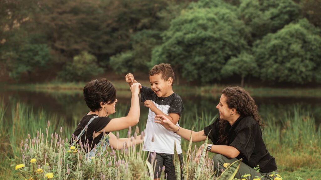 Endlich richtig glücklich: Die 3 Outings einer Regenbogen-Familie