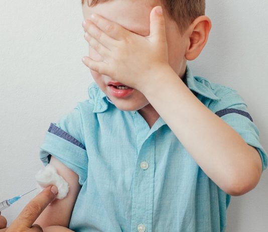 Augen zu und durch – aber welche Kinder sollte man wirklich impfen lassen?