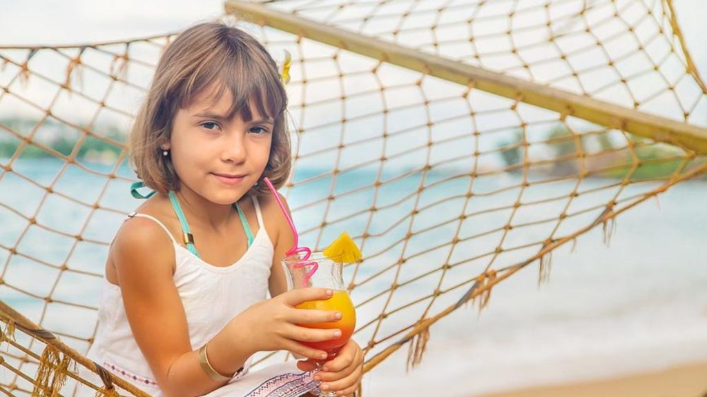 Mütter erzählen: „Natürlich dürfen unsere Kinder Alkohol trinken!“