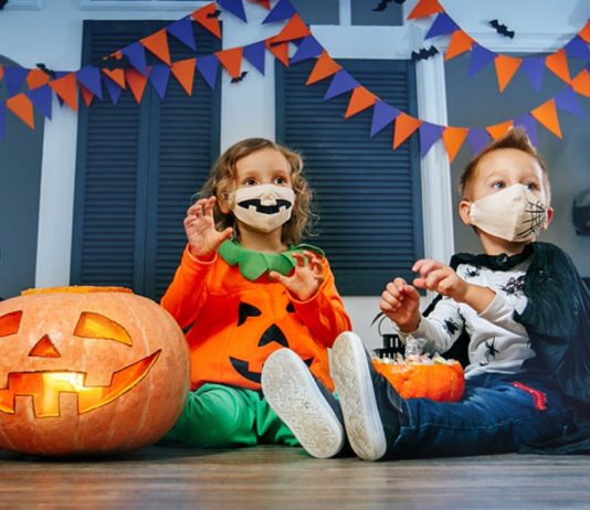 Eltern sollten mit ihren Kindern an Halloween zu Hause bleiben.