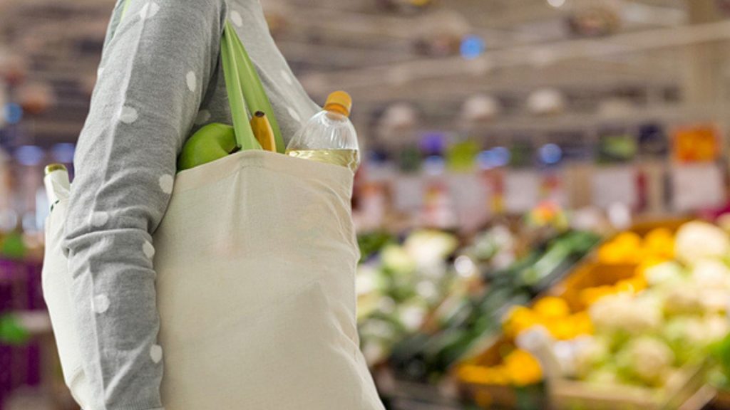 Kundin aus Supermarkt geworfen – sie entsprach nicht dem Dress-Code