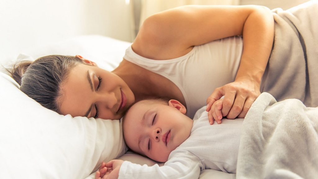 „Co-Sleeping“ ist weltweit Norm – und nur bei uns ein Riesenthema