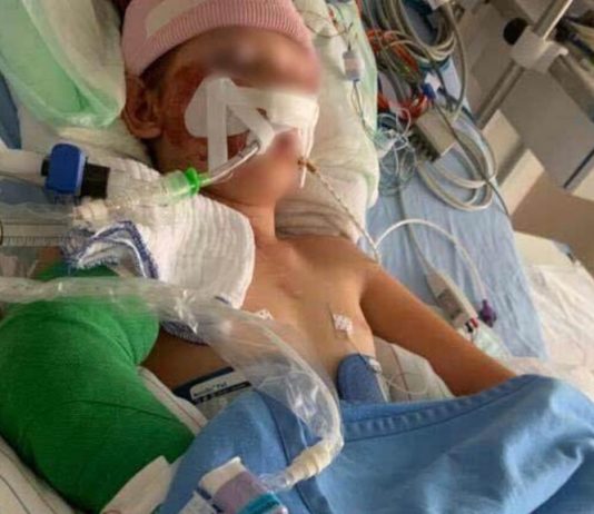 Der kleine Sohn von Marta lag schwerverletzt im Krankenhaus.