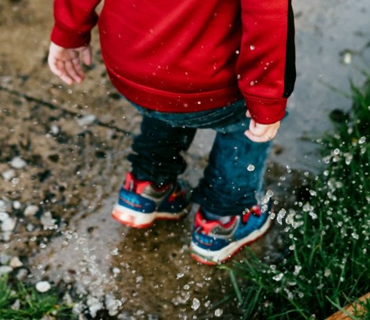 Schmuddelwetter: Im Herbst sind viele KInder quasi durchgehend krank.