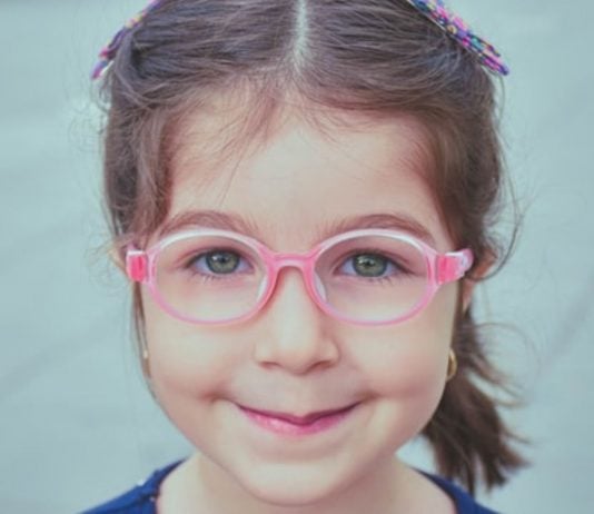 Die richtige Kinderbrille ist biegsam und leicht