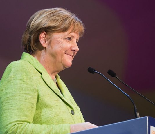 Angela Merkels Tipps gegen die Kälte im dauergelüfteten Klassenzimmer erhitzen die Gemüter.