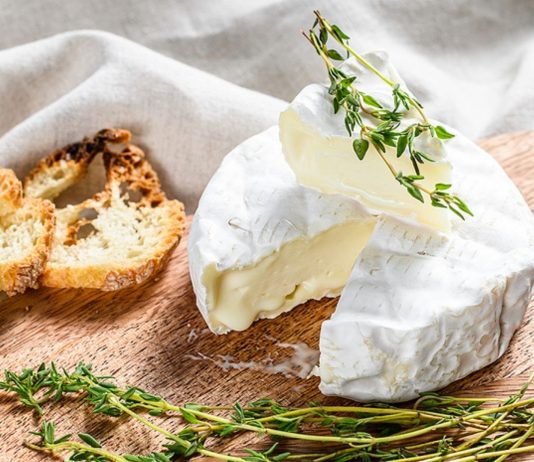 Auf Camembert solltest du während der Schwangerschaft lieber verzichten.