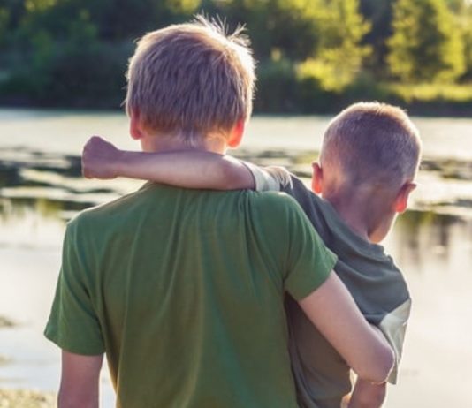 Geschwisterliebe ist etwas ganz Besonderes, aber für Mamas ist es nicht immer leicht, allen Kindern gerecht zu werden.