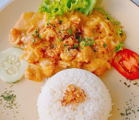 Reis mit Hähnchen und Paprika Rezept für ein Mittagessen Kinder schnell