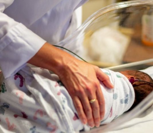 Eine Krankenschwester will bis zu 5.000 Neugeborene vertauscht haben