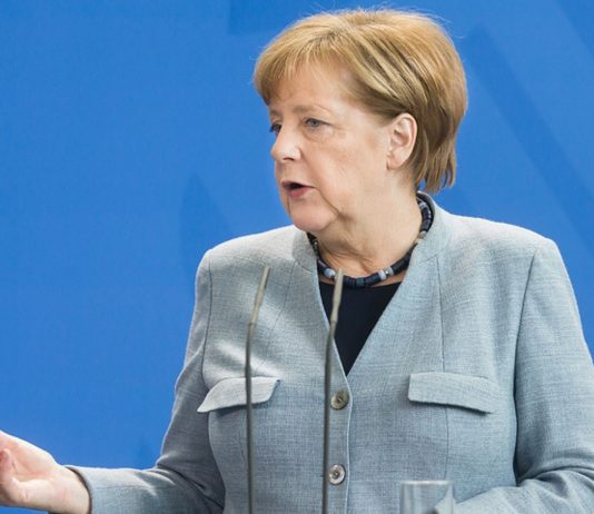 Angela Merkel verkündete die neuen Ergebnisse in einer Pressekonferenz. Foto: Symbolbild Bigstock