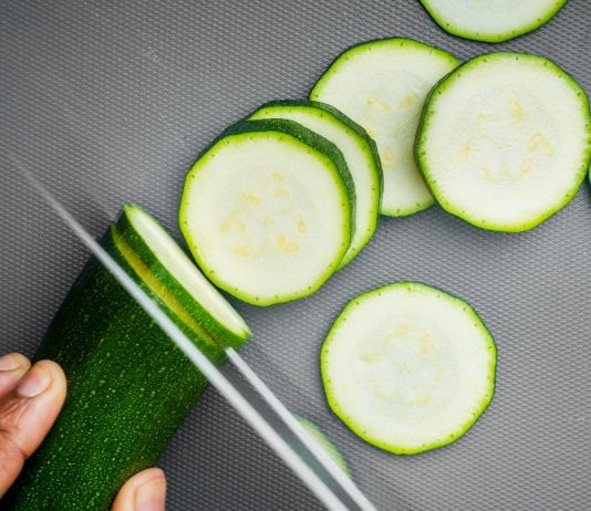 Babybrei mit Zucchini ist perfekt für den Beikoststart.